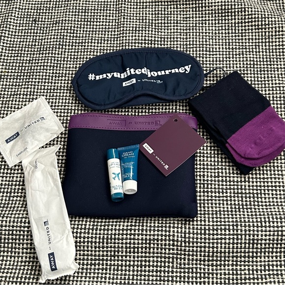 UNITED AWAY 7 Piece Travel Kit - Picture 1 of 10
